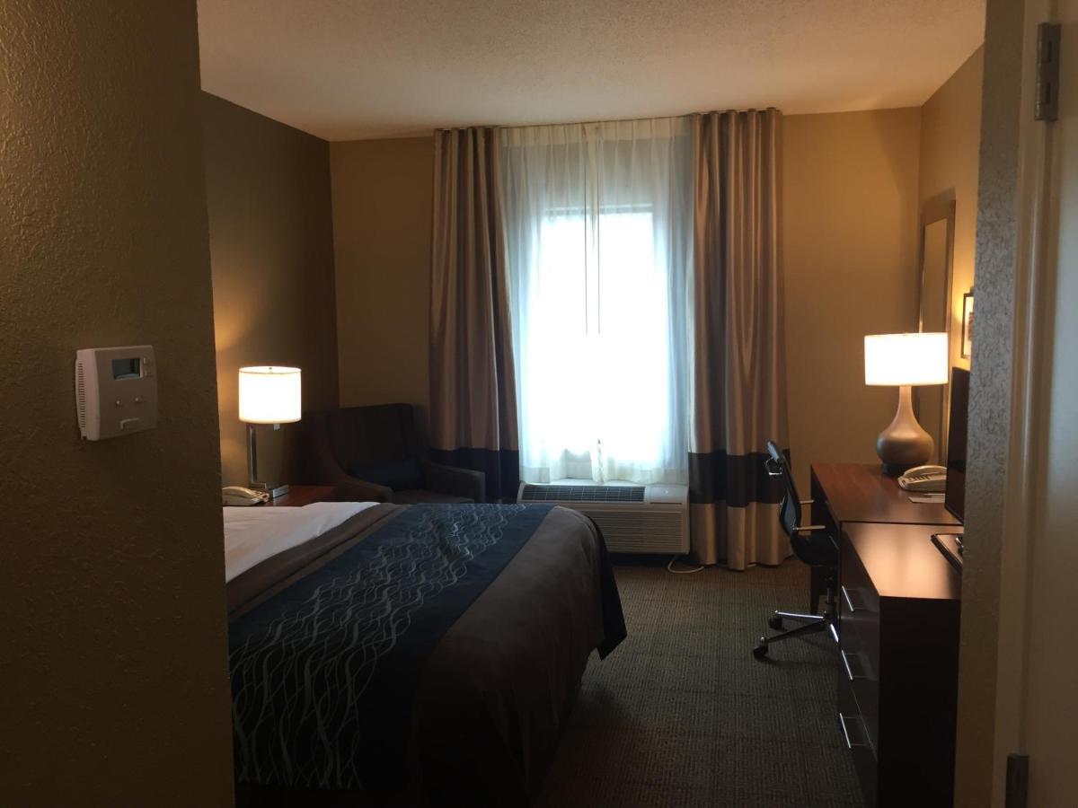 Comfort Inn & Suites Lynchburg Airport - University Area Екстер'єр фото