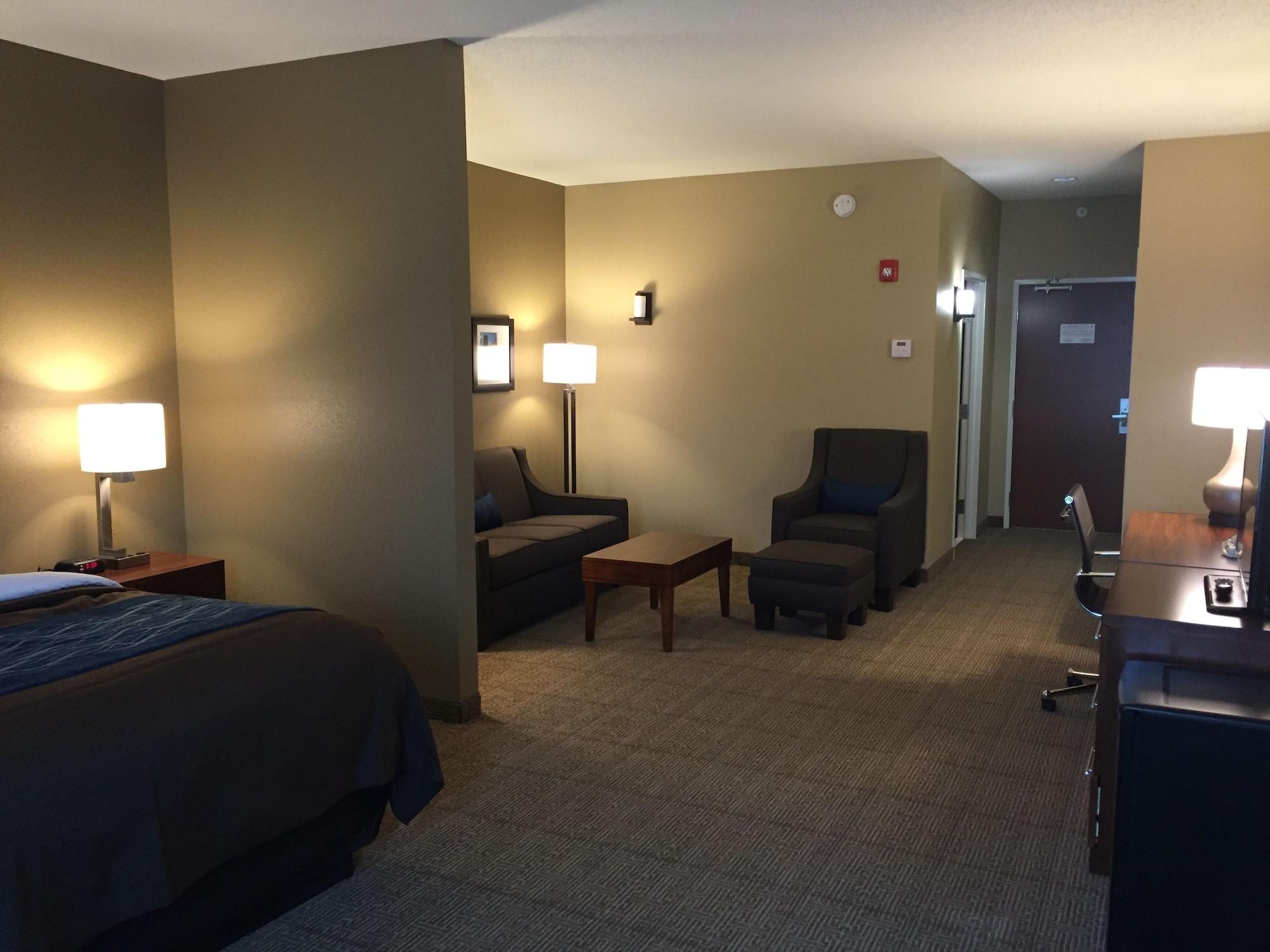 Comfort Inn & Suites Lynchburg Airport - University Area Екстер'єр фото