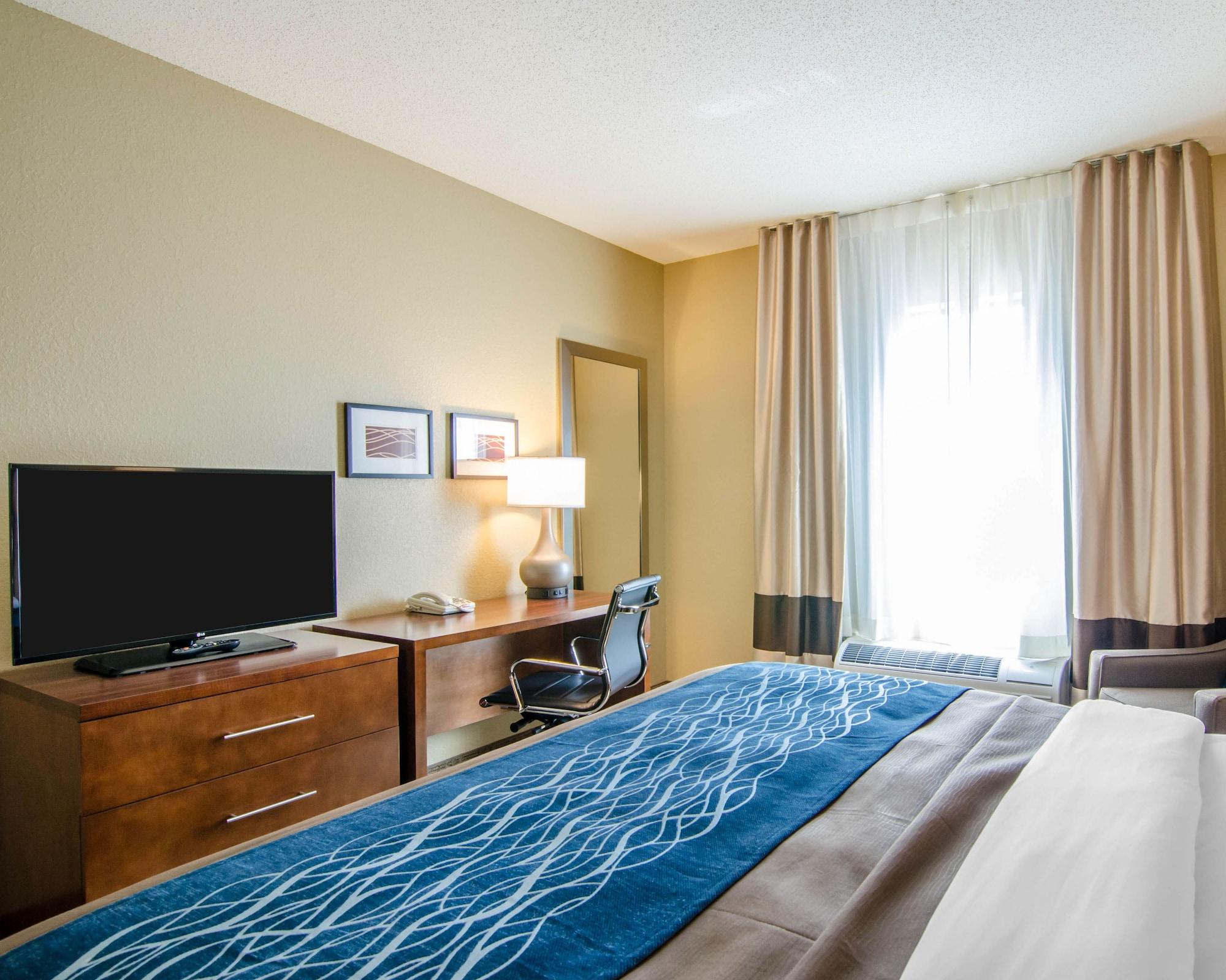 Comfort Inn & Suites Lynchburg Airport - University Area Екстер'єр фото