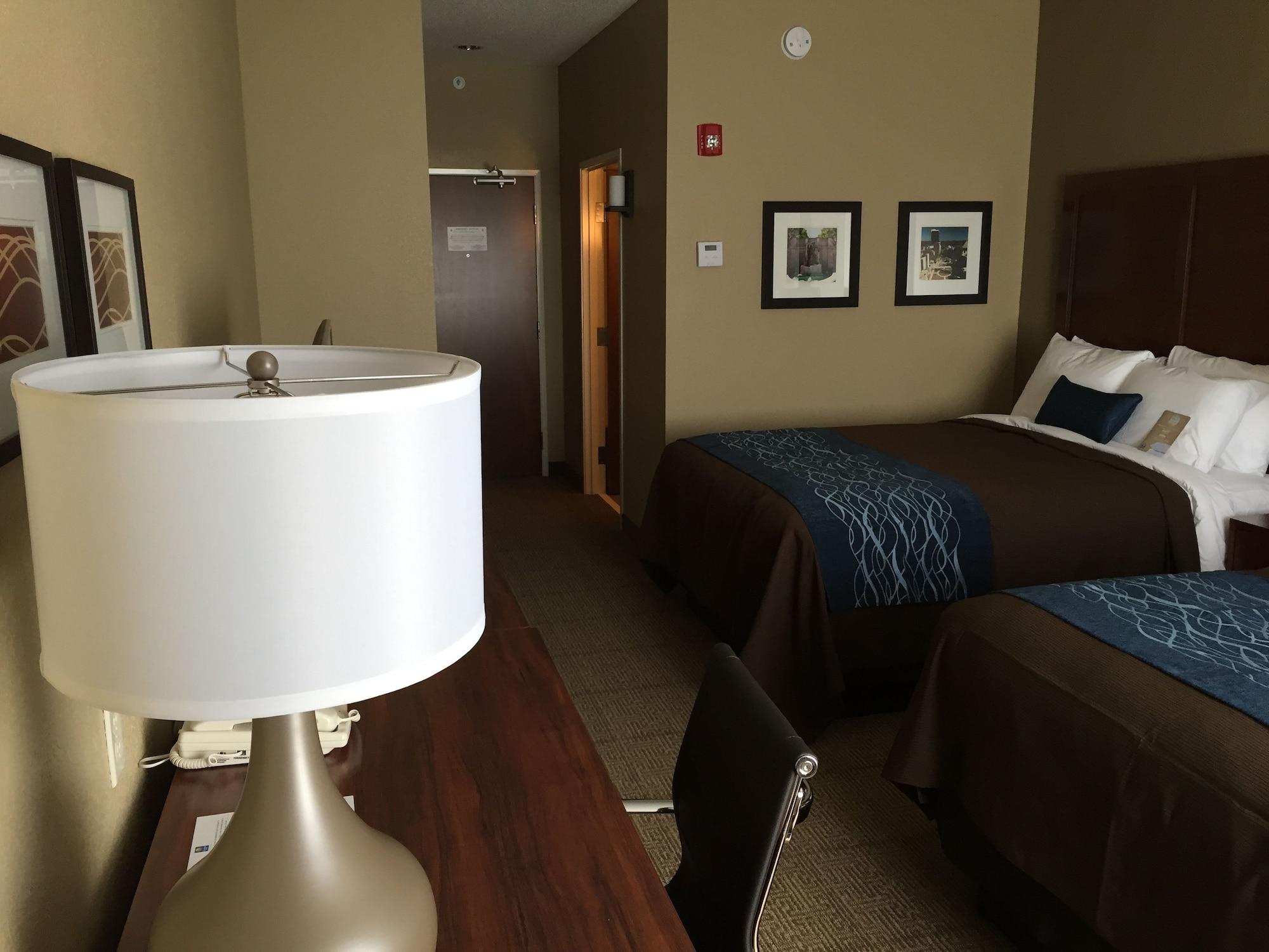 Comfort Inn & Suites Lynchburg Airport - University Area Екстер'єр фото