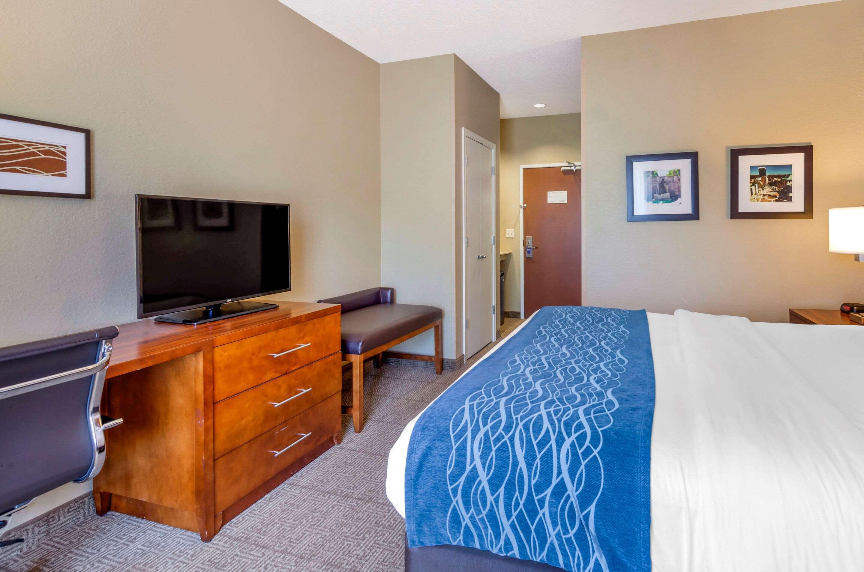 Comfort Inn & Suites Lynchburg Airport - University Area Екстер'єр фото