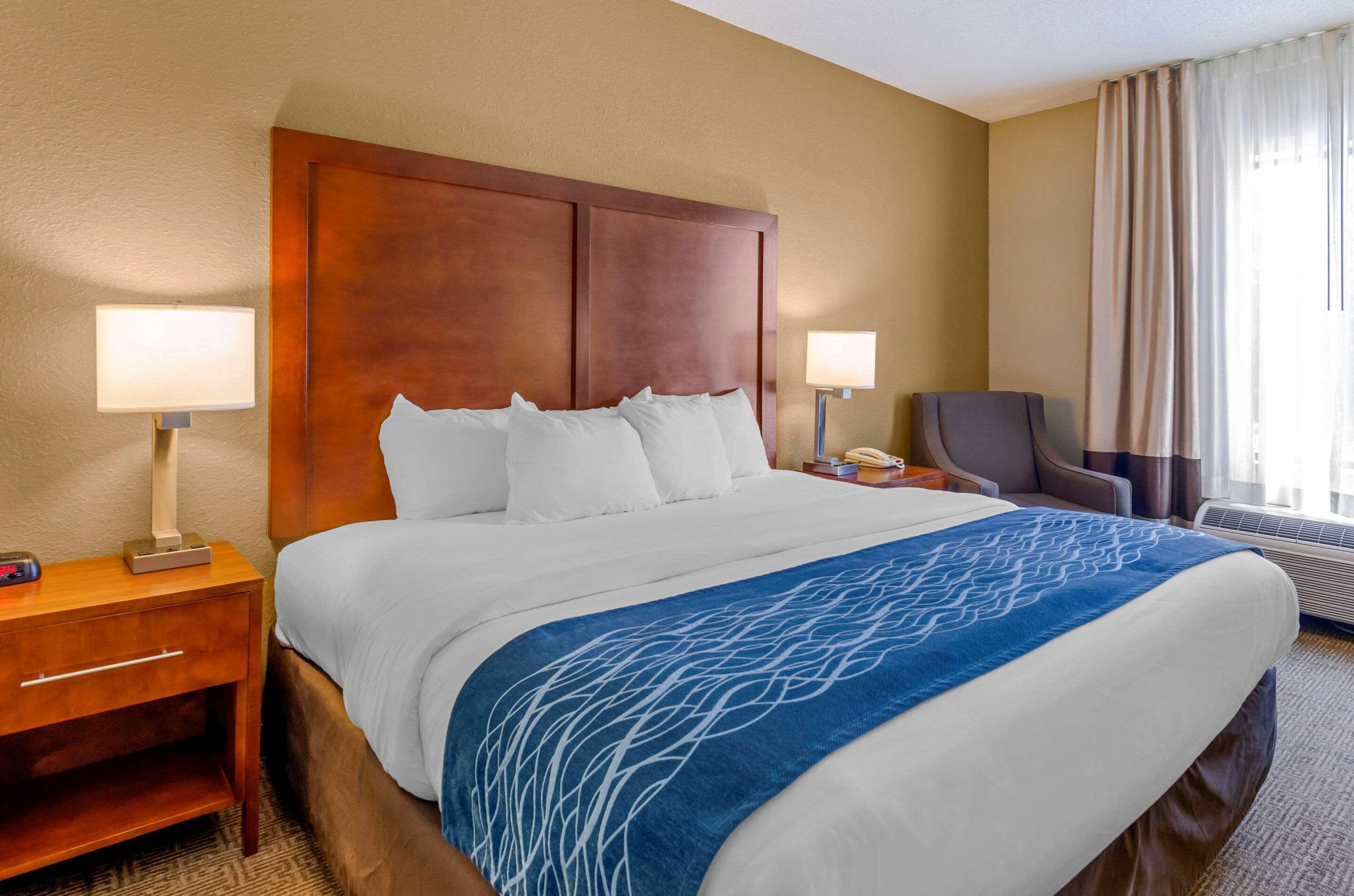 Comfort Inn & Suites Lynchburg Airport - University Area Екстер'єр фото