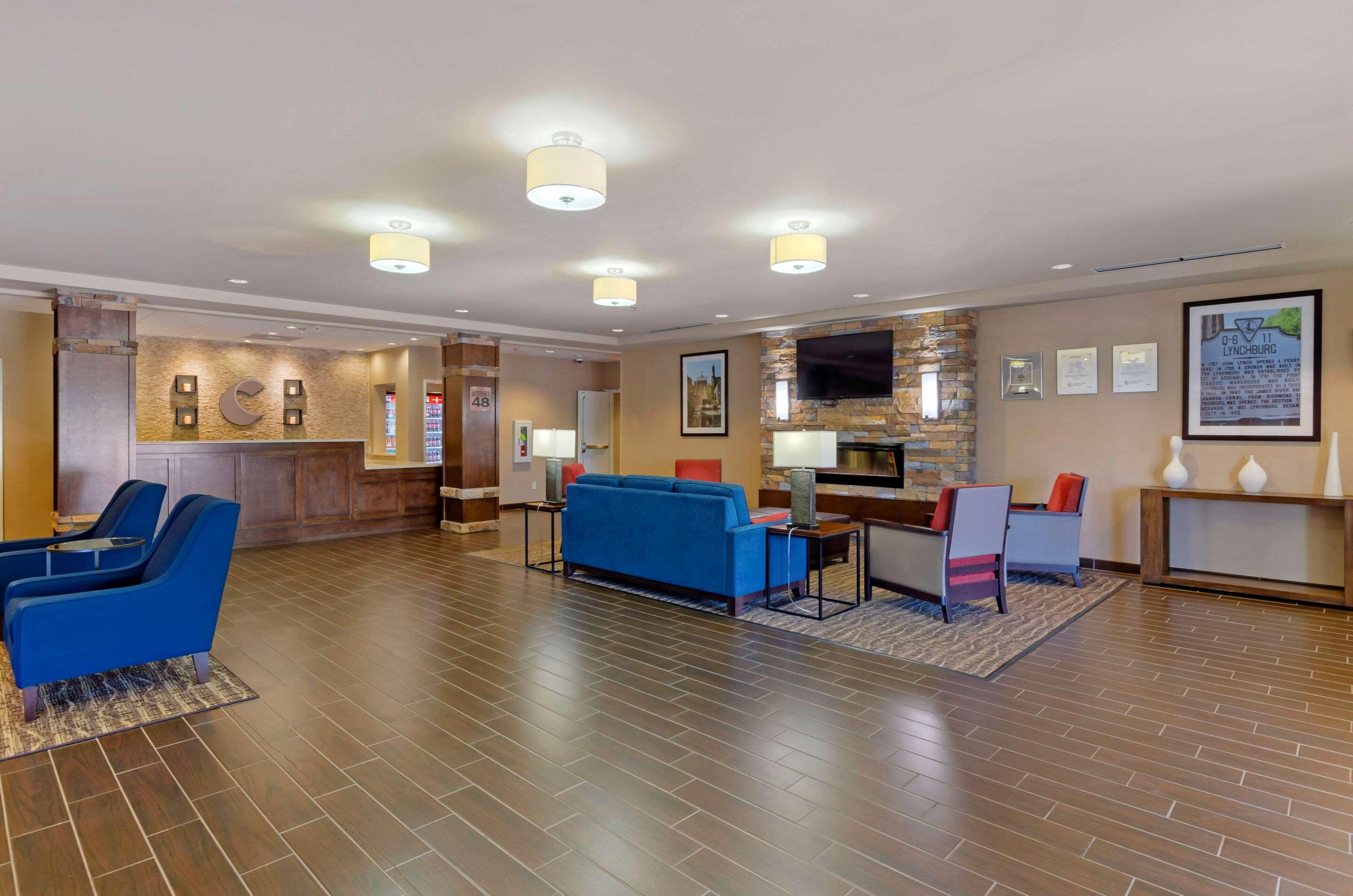 Comfort Inn & Suites Lynchburg Airport - University Area Екстер'єр фото