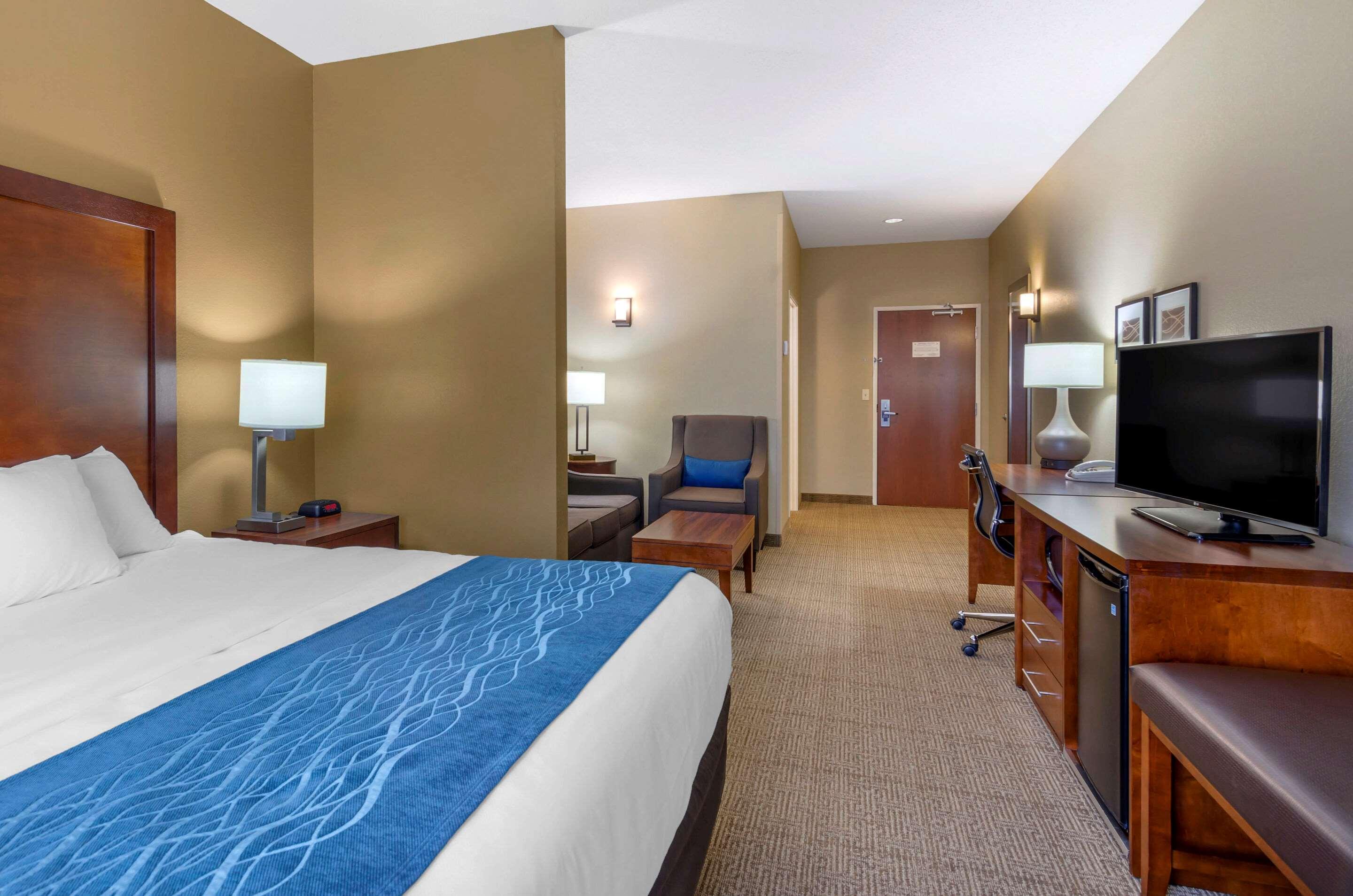 Comfort Inn & Suites Lynchburg Airport - University Area Екстер'єр фото