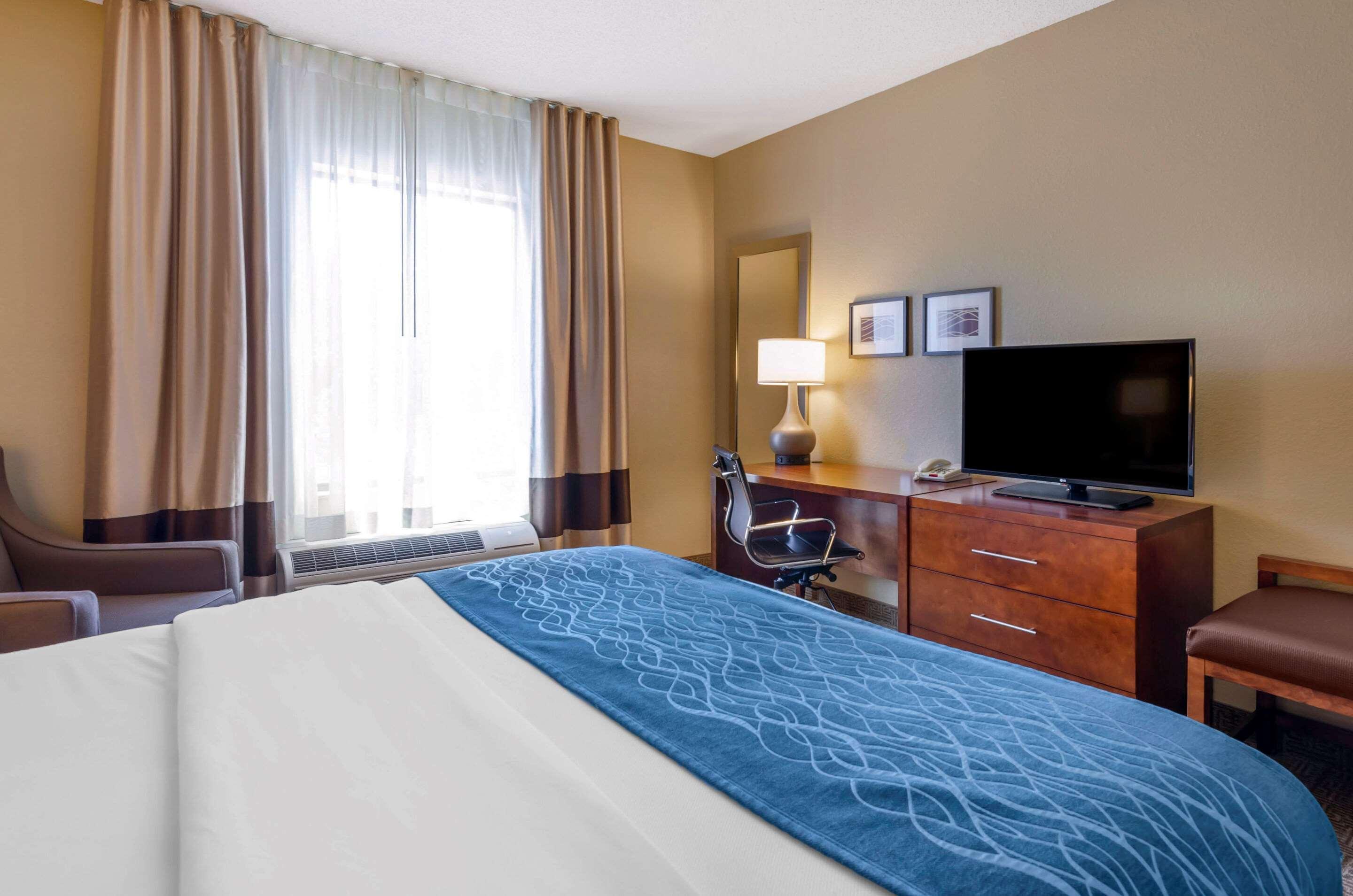 Comfort Inn & Suites Lynchburg Airport - University Area Екстер'єр фото